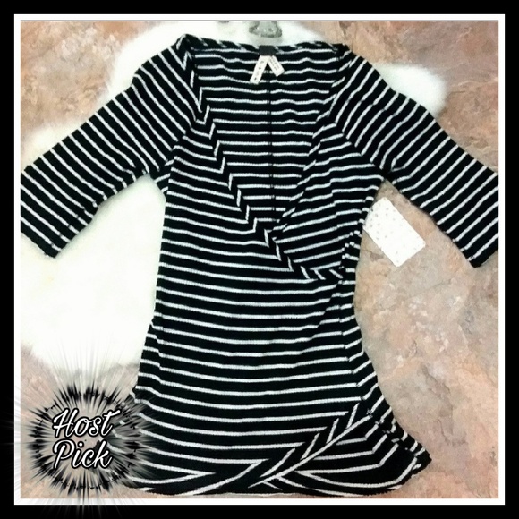 Free People Tops - 💫HP!!! 'Free People' BRAND NEW! BLK & WHT TOP💫S